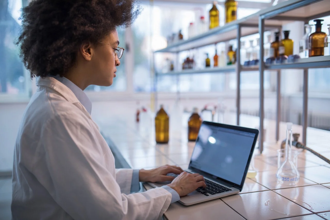 Healthcare IT Data Lineage and Traceability Conceptual Visualization